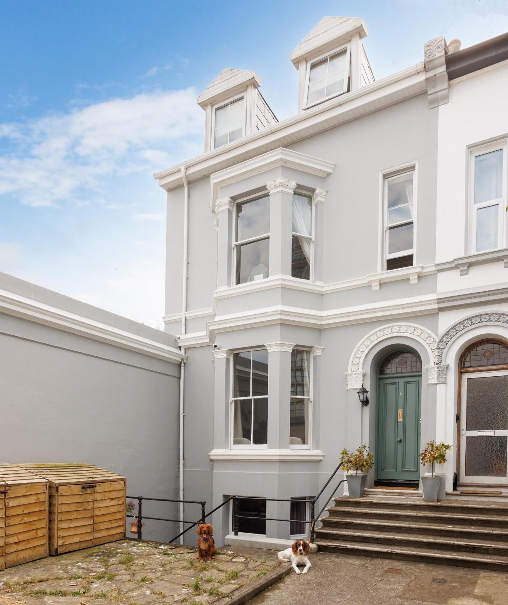 New Luxury For 2024 - Central Plymouth House - Sleeps 10 - Access To Plymouth Town - Close To The Barbican - Pets Welcome - Parking Available - By Luxe Living By Sophia Екстер'єр фото