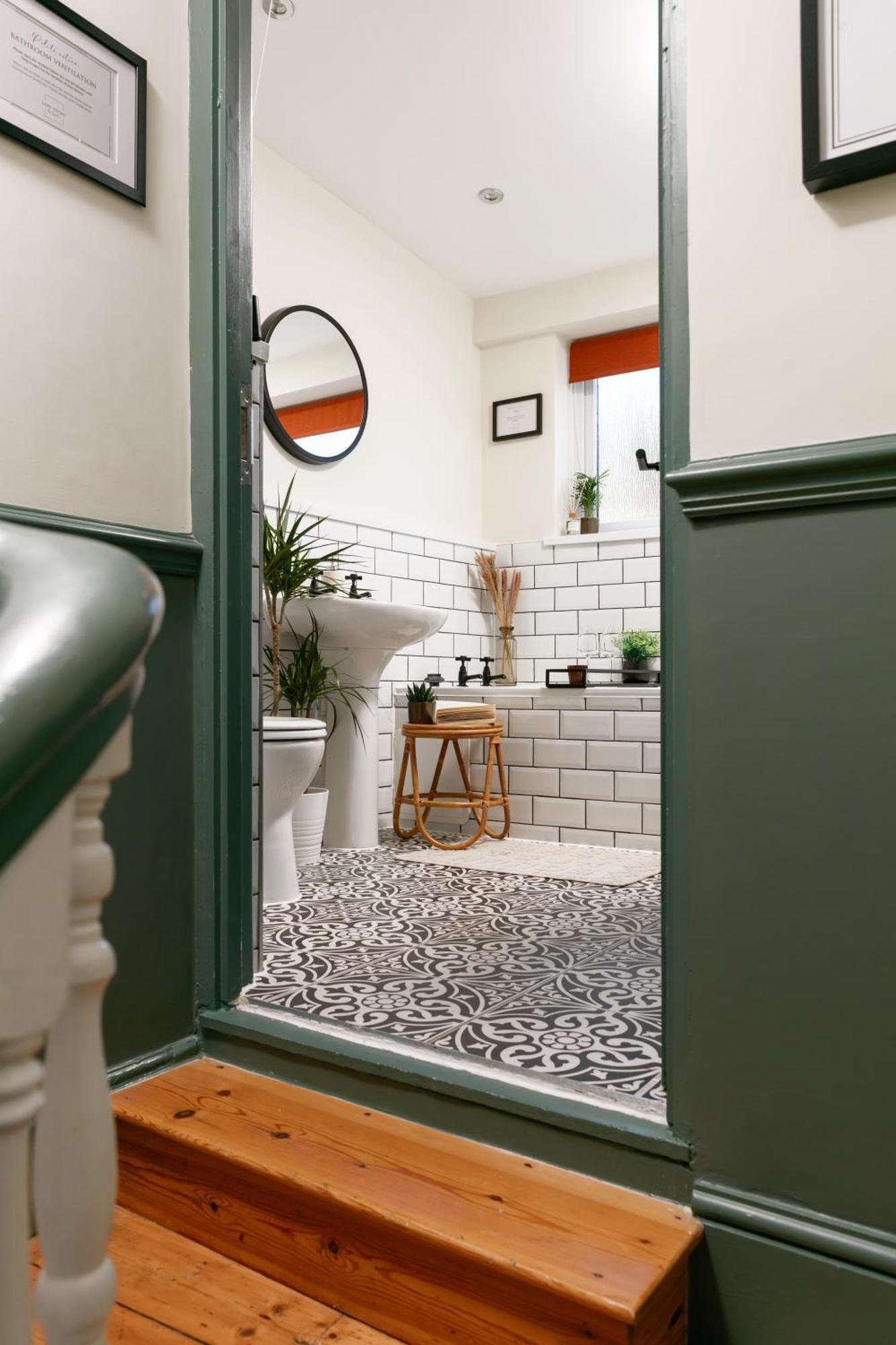 New Luxury For 2024 - Central Plymouth House - Sleeps 10 - Access To Plymouth Town - Close To The Barbican - Pets Welcome - Parking Available - By Luxe Living By Sophia Екстер'єр фото