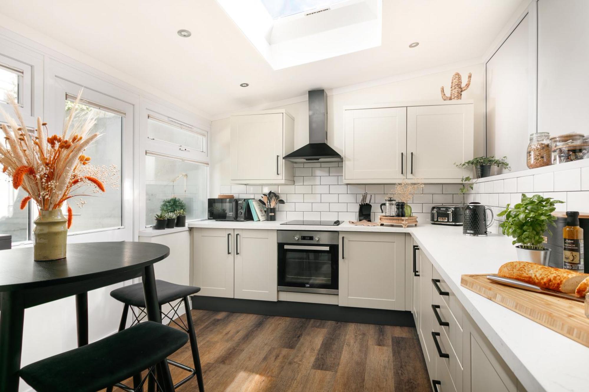 New Luxury For 2024 - Central Plymouth House - Sleeps 10 - Access To Plymouth Town - Close To The Barbican - Pets Welcome - Parking Available - By Luxe Living By Sophia Екстер'єр фото